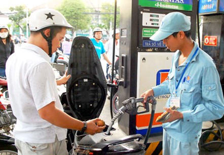 Lỗ lớn, lương cao: Petrolimex trần tình